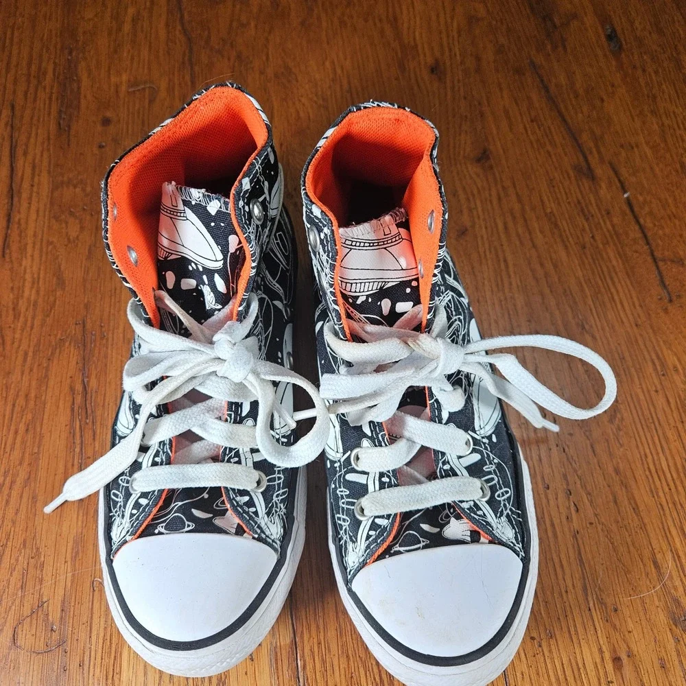 Converse Chuck Taylor All Star Black/White HighTop Kids Shoes Space Size 2 Youth
